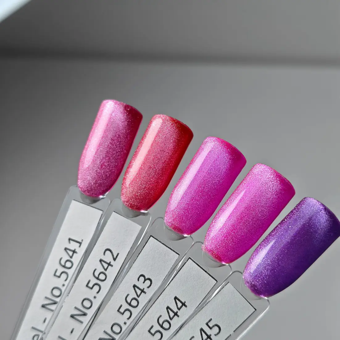 Venalisa UV/LED Gél Lakk 10 ml No.5641 - Cat Eye Gel 3